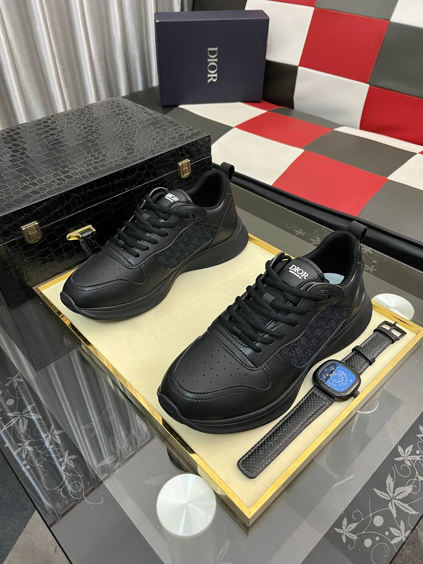 Men's shoes💰: 380⌚️⌚️[Dior] Dior's new men's genuine leather casual shoes, the highest version on the market, any comparison is welcome🆚! The original leather has excellent texture and is super high-end! Fetal sheep net lining imported from Italy, removable pad! Luxurious materials and fine workmanship, highly recommended! Code number: 38-445️⃣Colors available